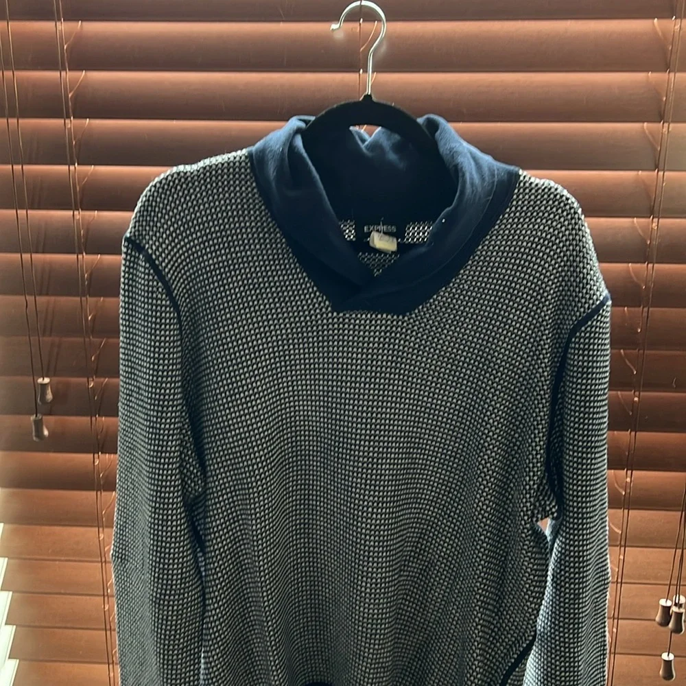 Men’s Express blue and white long sleeve sweater - Picture 4 of 4